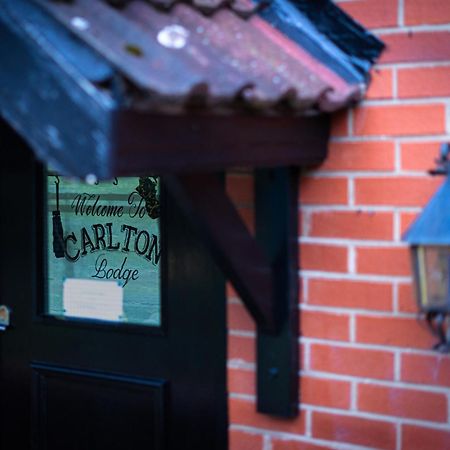 The Lodge At Carlton Tavern Free Parking York Exteriör bild