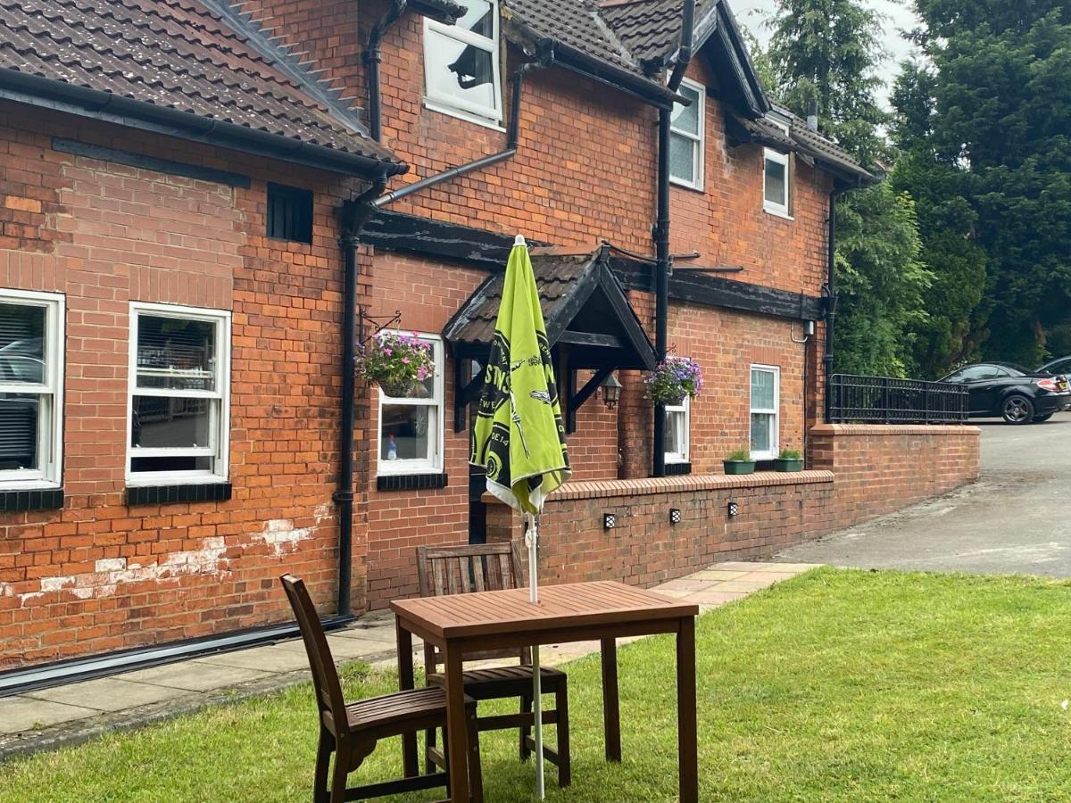The Lodge At Carlton Tavern Free Parking York Exteriör bild