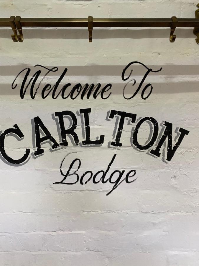 The Lodge At Carlton Tavern Free Parking York Exteriör bild