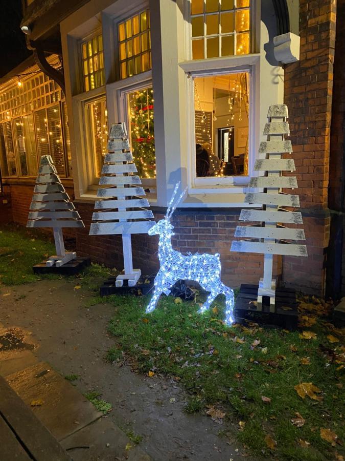 The Lodge At Carlton Tavern Free Parking York Exteriör bild