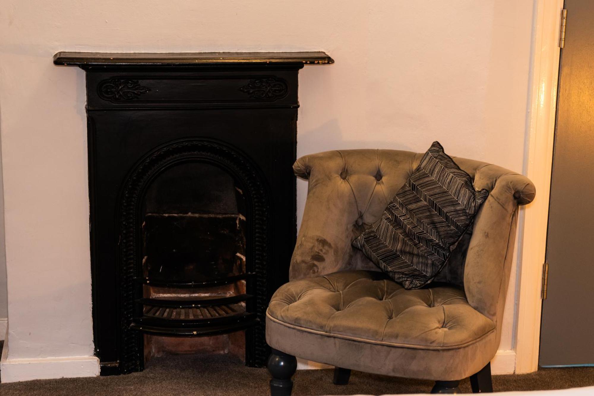 The Lodge At Carlton Tavern Free Parking York Exteriör bild