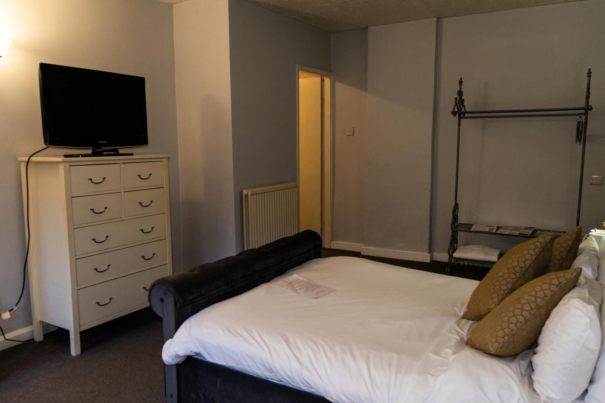 The Lodge At Carlton Tavern Free Parking York Exteriör bild