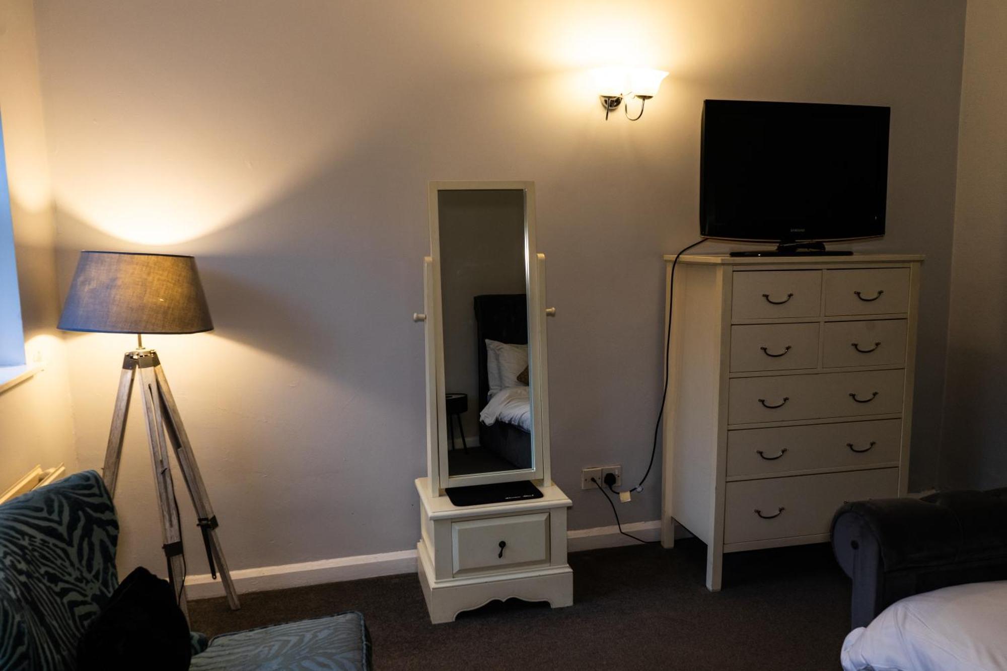 The Lodge At Carlton Tavern Free Parking York Exteriör bild